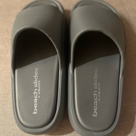 Brand New J Slides Gray - Size 9.5 - Picture 2 of 5